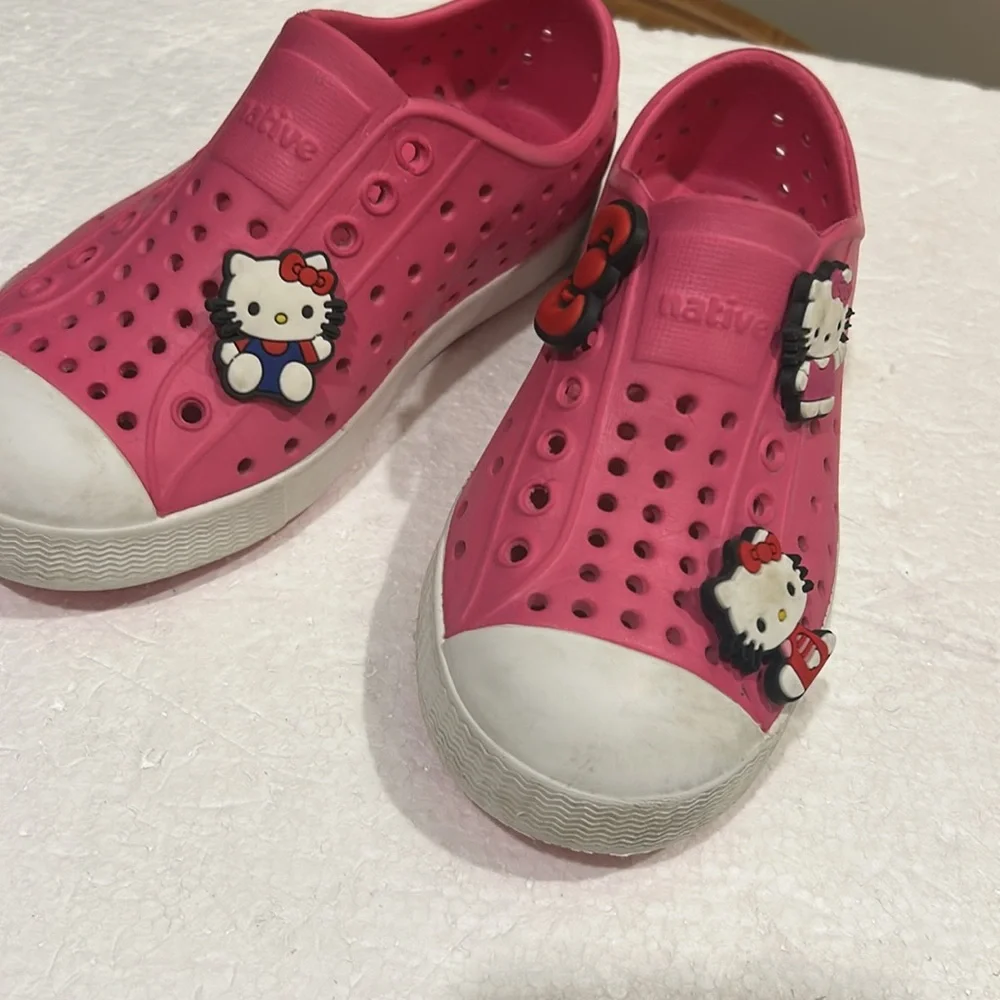 Native Hello Kitty jewels on perforated water shoes size 10 toddler pink white